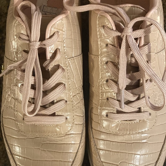 Women's shoes. - Picture 12 of 12